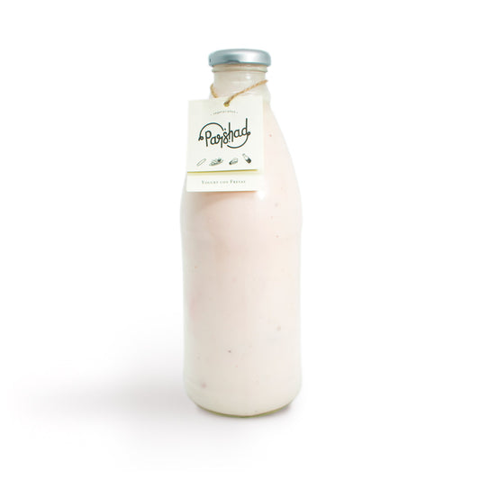 Yogurt con fresas. Leche 100% ecológica. Subachoque